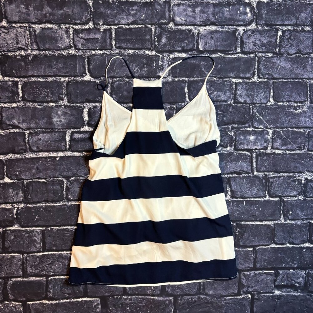 Adorable summer top! - Picture 2 of 2